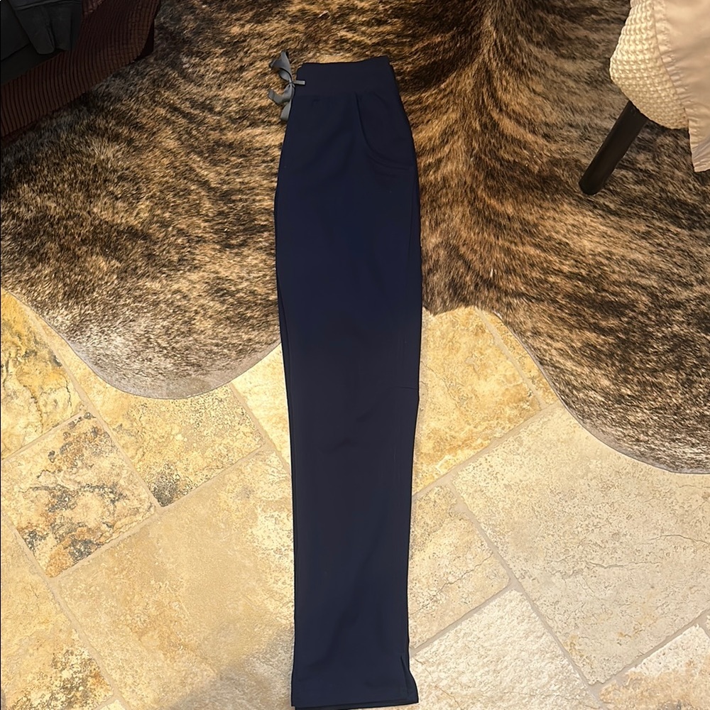 Figs XXS tall Kade cargos! Excellent condition. Worn once!!